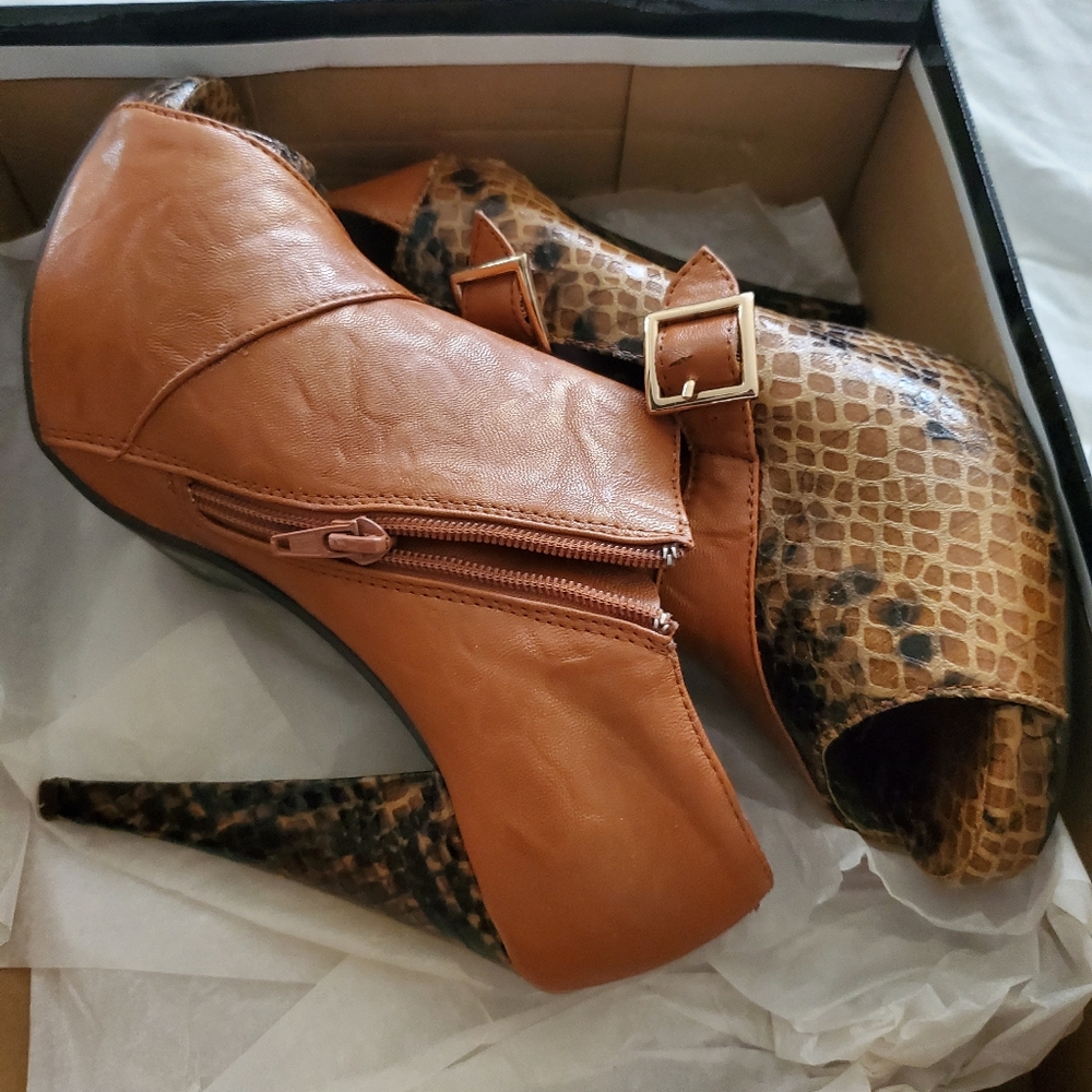 Shoes - Picture 5 of 6
